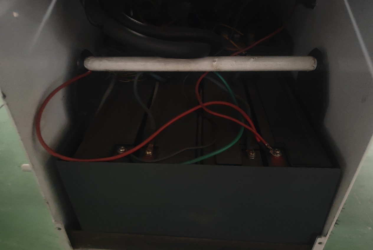 Equipped with a 48V lead-acid battery for simple maintenance. Lithium battery option available, offering up to 10 hours of continuous runtime.