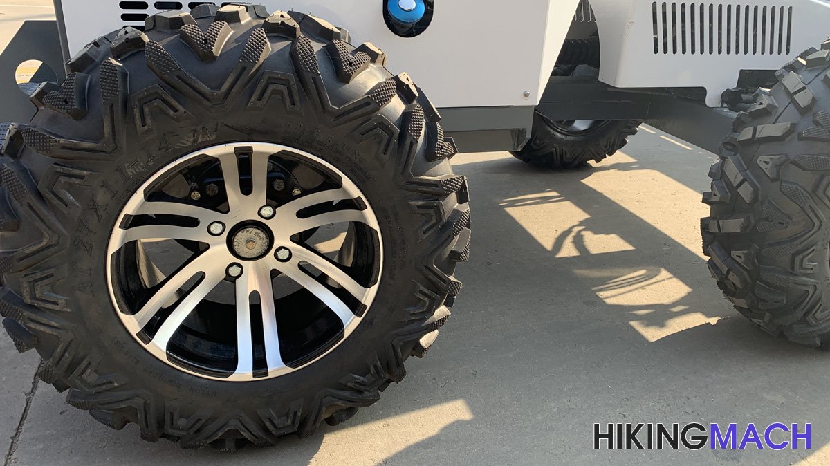 Equipped with widened tires, it can be used in concrete paving projects with finer reinforcing bars.