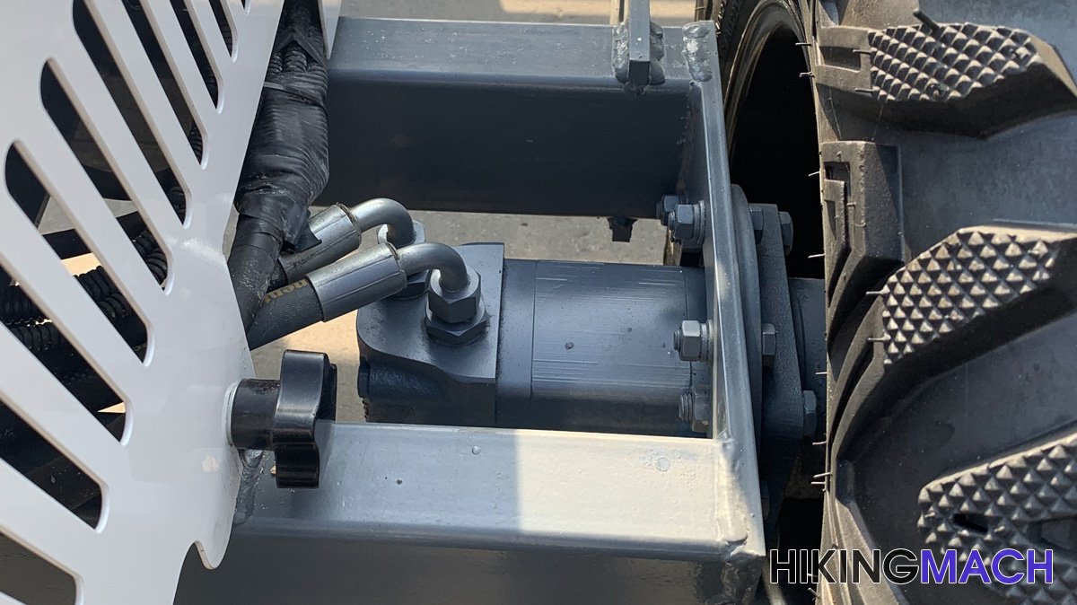 The extra-large four-wheel drive hydraulic motor provides stronger power, allowing it to move freely on thicker concrete surfaces.