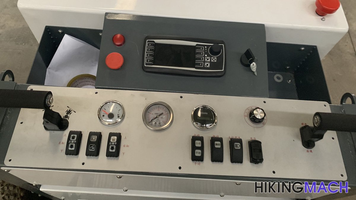 The forward and backward movements are controlled by an electric joystick, which is easy to operate. The speed adjustment uses a knob control to precisely adjust the S485-M laser screed machine speed. The control surfac