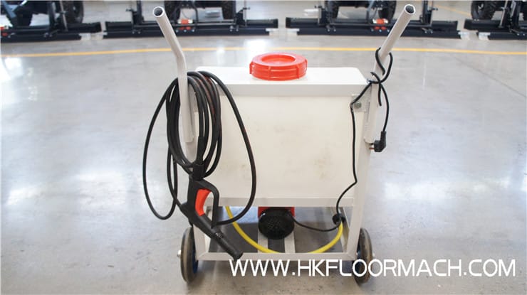 The high-pressure washer of the laser screed