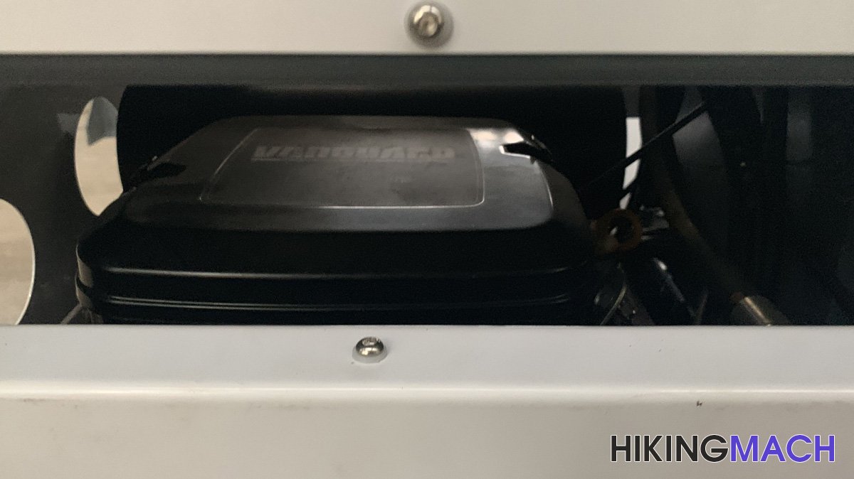 The powertrain is equipped with a 23-horsepower, high-torque petrol engine powered by Briggs&Stratton (USA), providing the machine with the power.