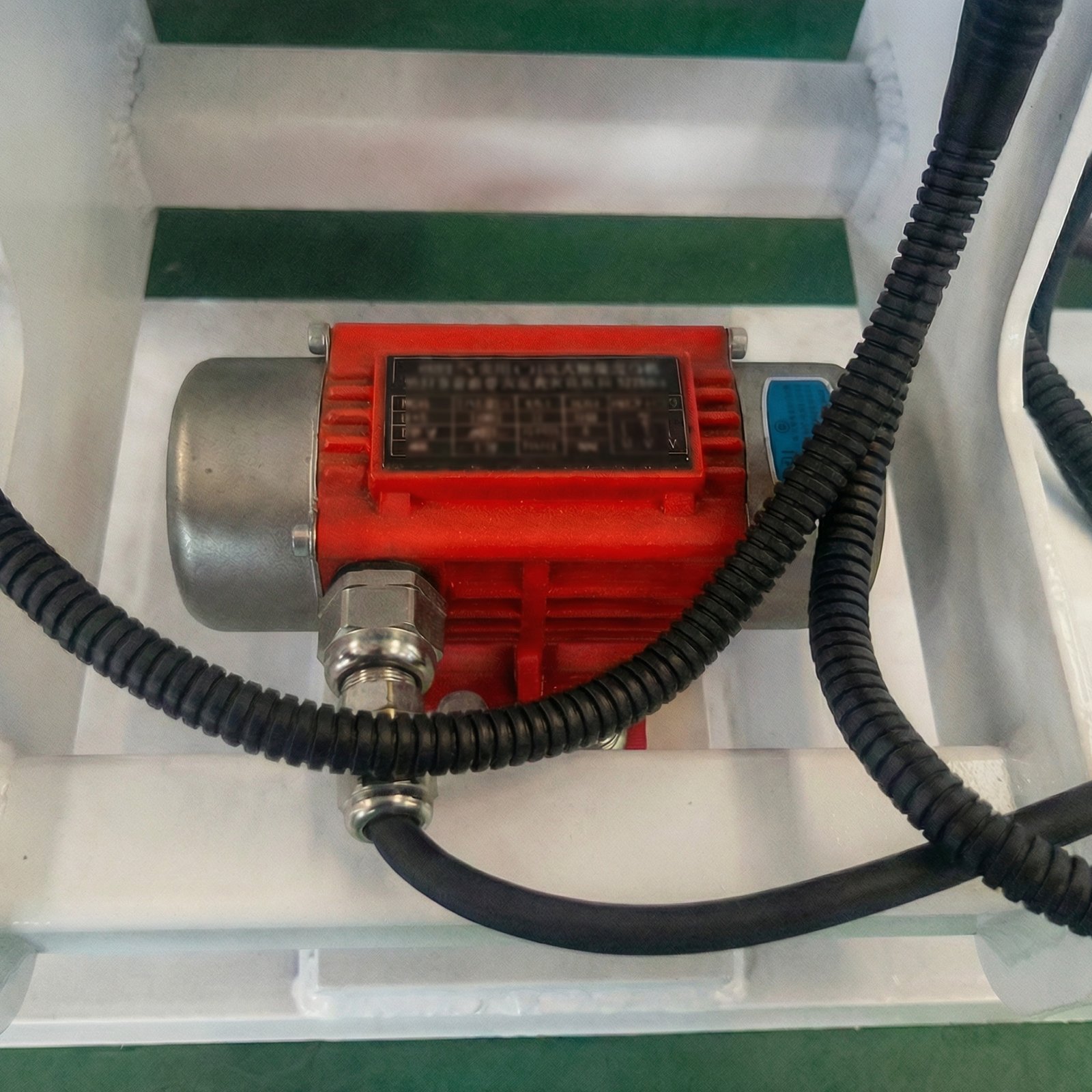 VIBRATING MOTOR OF ELVES 130 BATTERY SUPER CONCRETE LASER SCREED