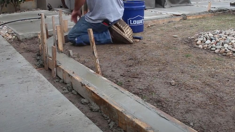 concrete curb formwork