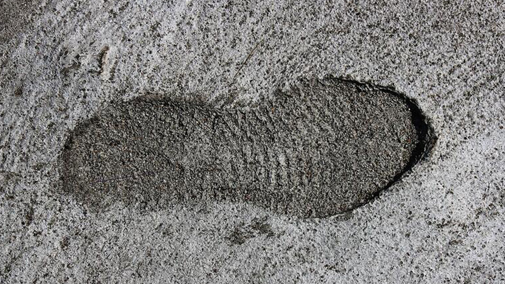 footprint about 1/8'-1/4' Deep