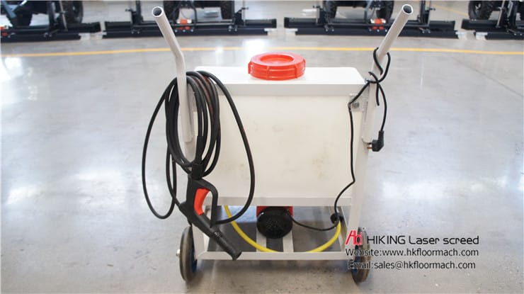 The high-pressure washer is provided free of charge, so that the customer can clean the concrete stuck on the machine in time after use and improve the service life of the machine.