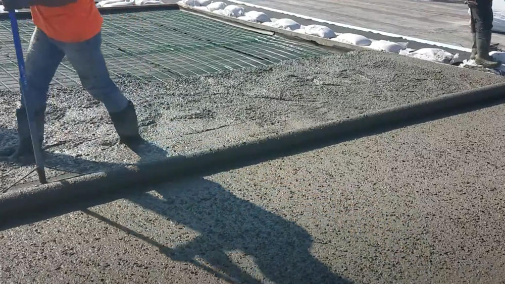 roller screed on work